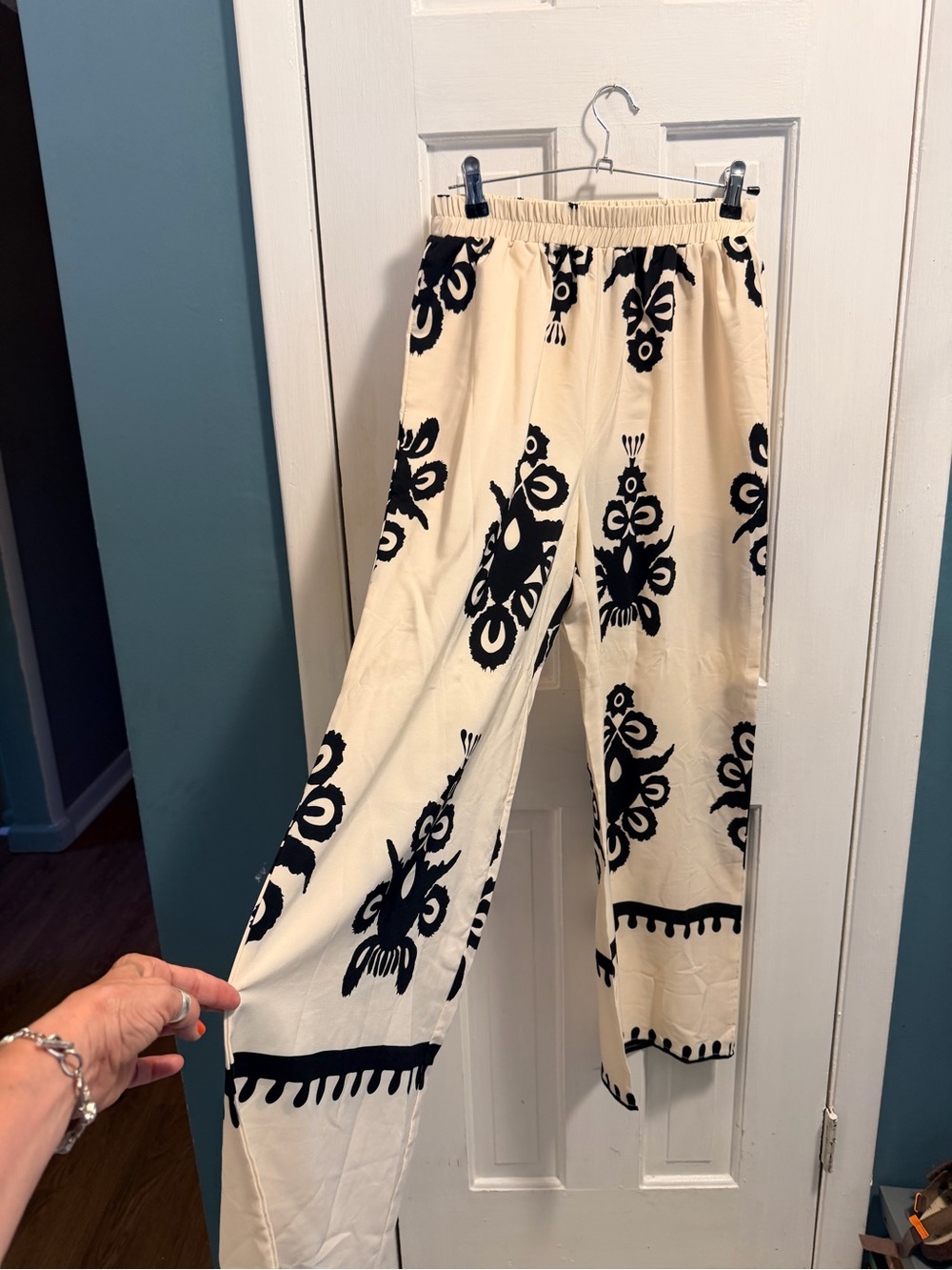 Cream light weightWide-Leg Pants with Black Tribal Print M